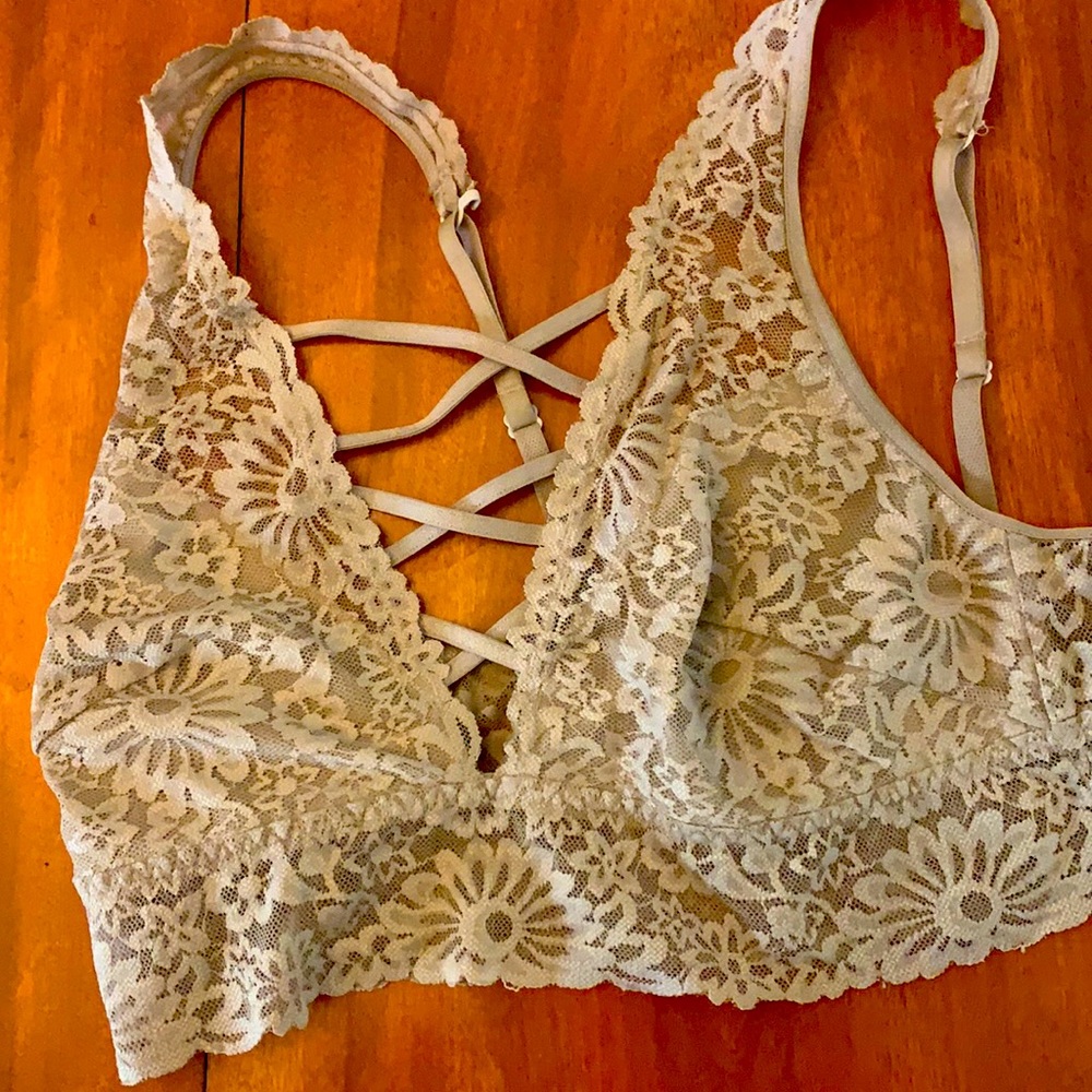 Beige lace floral bralette 🌼